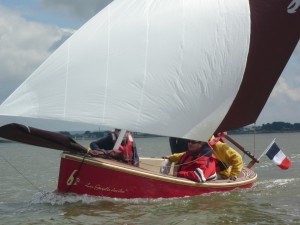 kleines_transportables_Schiff_Untertauchbares_Tagesboot_Daysailer