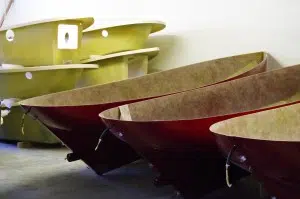 Transportable vacuum boat hull in resin